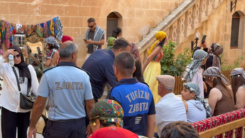 40 derecenin üstündeki sıcağa rağmen turistler akın etti - Resim: 23