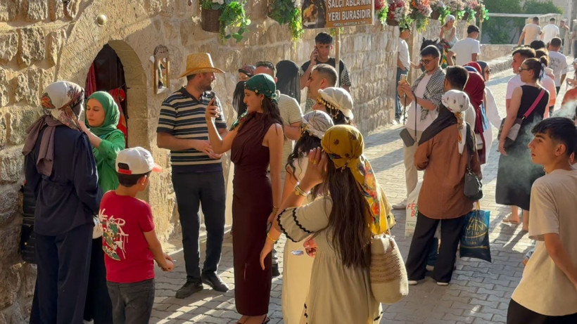 40 derecenin üstündeki sıcağa rağmen turistler akın etti - Resim: 22