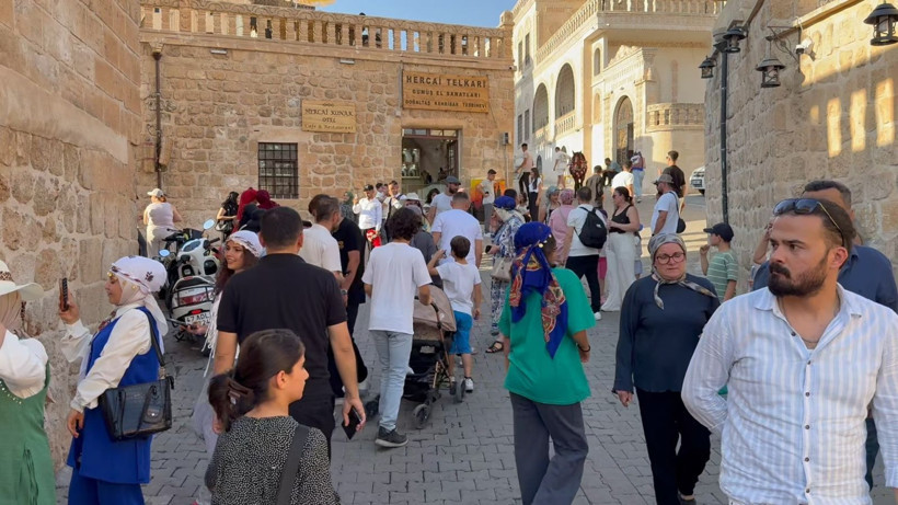 40 derecenin üstündeki sıcağa rağmen turistler akın etti - Resim: 24