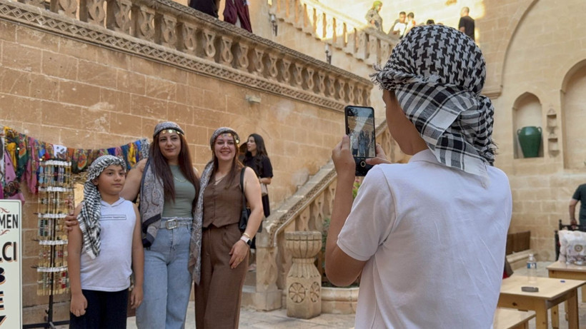 40 derecenin üstündeki sıcağa rağmen turistler akın etti - Resim: 9