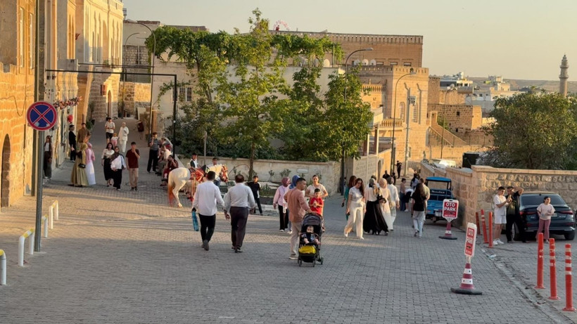 40 derecenin üstündeki sıcağa rağmen turistler akın etti - Resim: 7