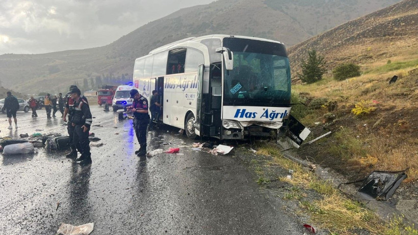 Otobüs, dağ yamacına çarptı: Ölü ve yaralılar var - Resim: 3