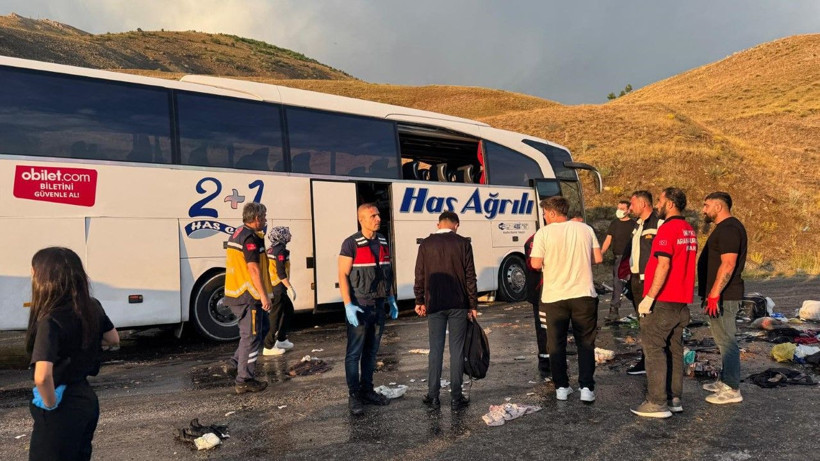 Otobüs, dağ yamacına çarptı: Ölü ve yaralılar var - Resim: 6