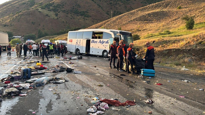 Otobüs, dağ yamacına çarptı: Ölü ve yaralılar var - Resim: 7