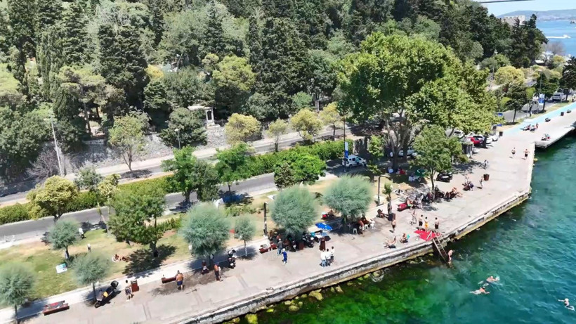 İstanbul'da sıcak havadan kaçanlar boğaza atladı - Resim: 3