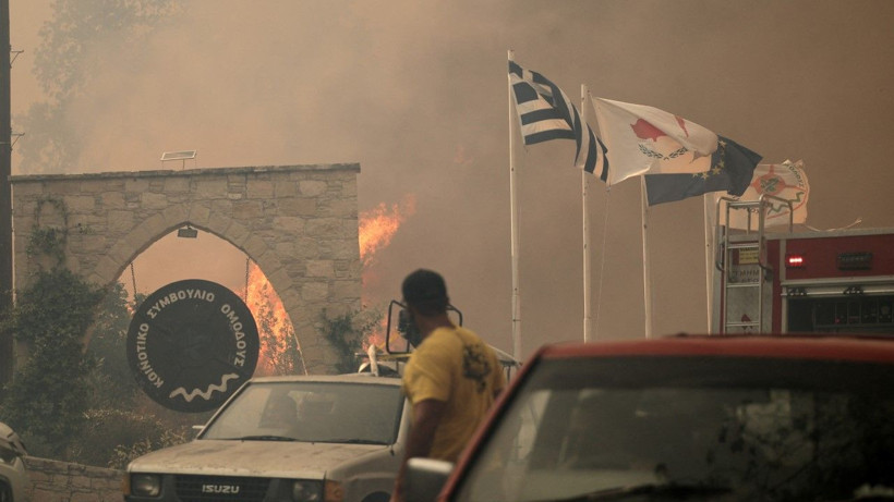 Güney Kıbrıs yanıyor: 2 ölü, çok sayıda yaralı var - Resim: 9