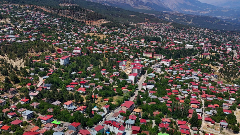 Kaçan kaçana: 20 bin kişi yaşıyordu nüfusu 450 bini buldu - Resim: 1