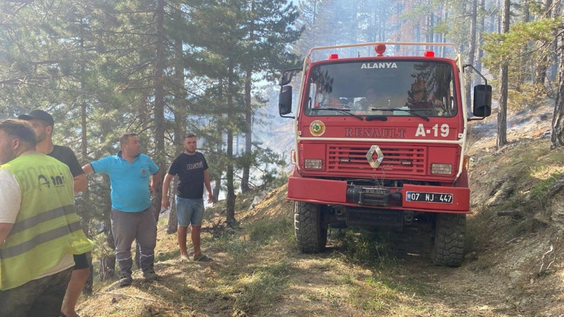 Antalya'da 5 ilçedeki orman yangınlarının 2'sine müdahale sürüyor - Resim: 46
