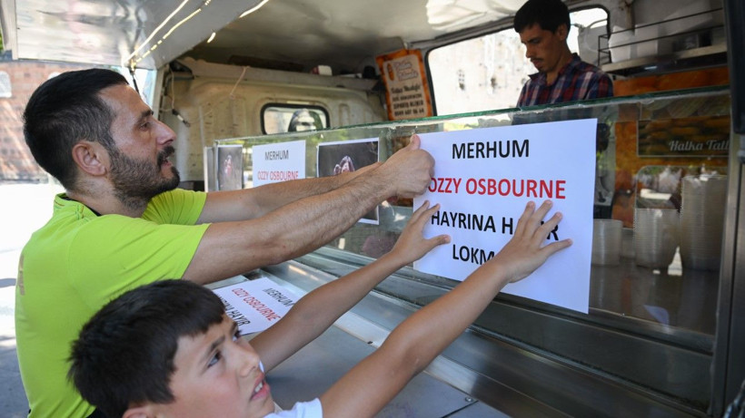 Rock müziğin efsanesi için Ankara'da lokma döküldü - Resim: 2