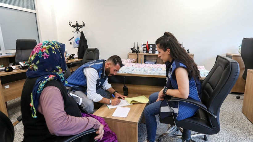 Dilencinin üzerinden 75 bin lira çıktı - Resim: 4