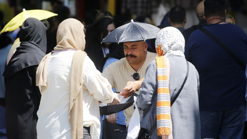 Komşuda devlet dairelerine ‘sıcak’ tatili - Resim: 1