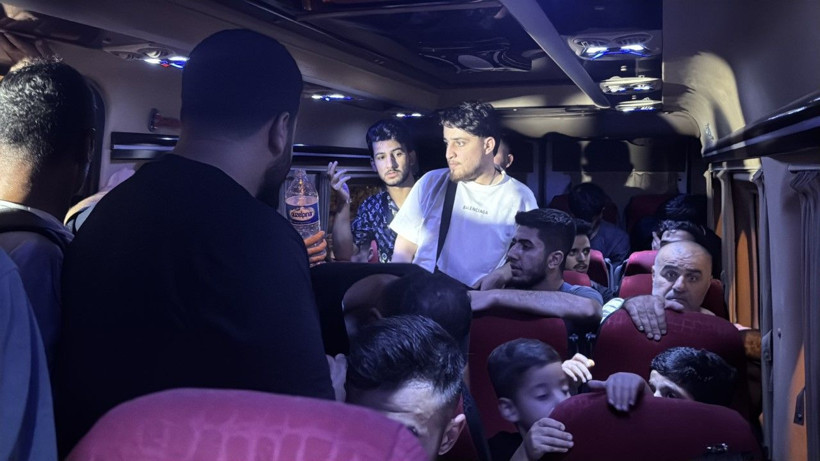 Bir evde 26 kişi yakalandı - Resim: 1