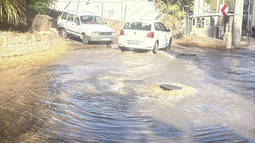 Bodrum’da su isale hattı patladı, yol trafiğe kapandı - Resim: 1