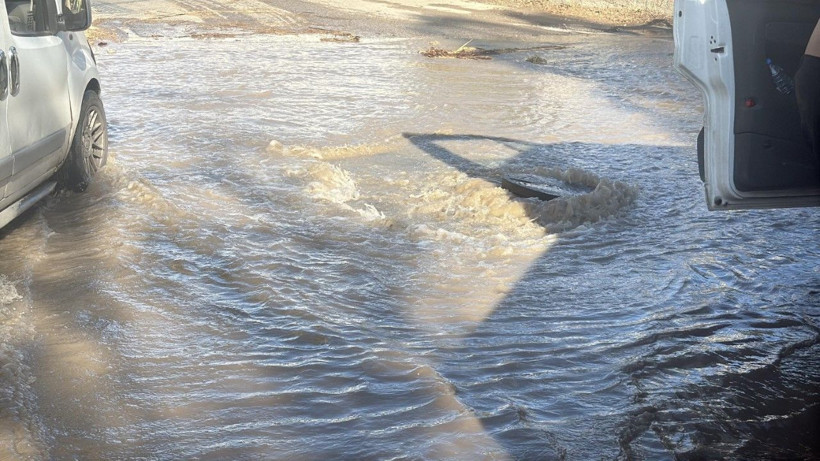 Bodrum’da su isale hattı patladı, yol trafiğe kapandı - Resim: 2