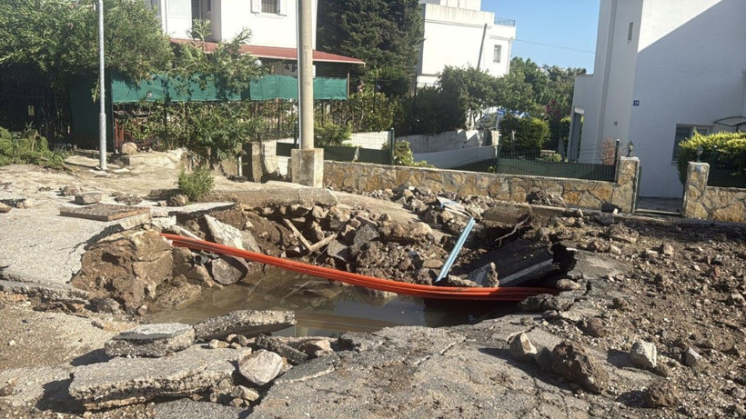 Bodrum’da su isale hattı patladı, yol trafiğe kapandı - Resim: 7