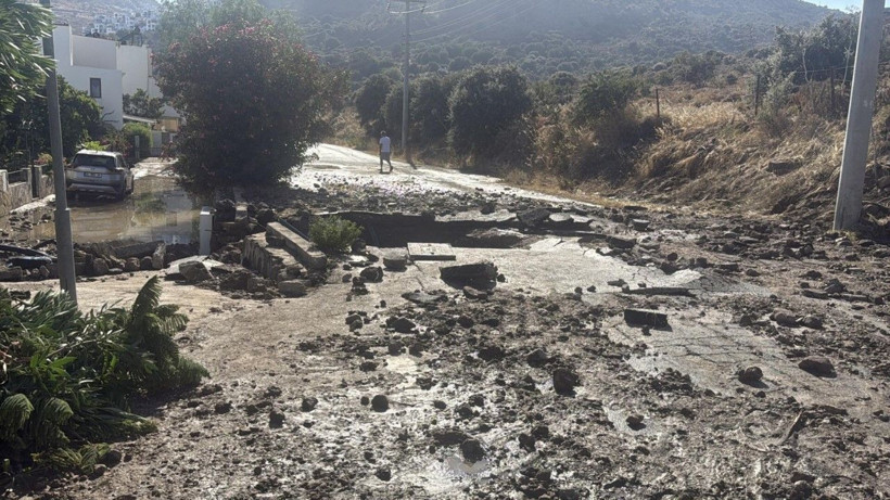 Bodrum’da su isale hattı patladı, yol trafiğe kapandı - Resim: 8