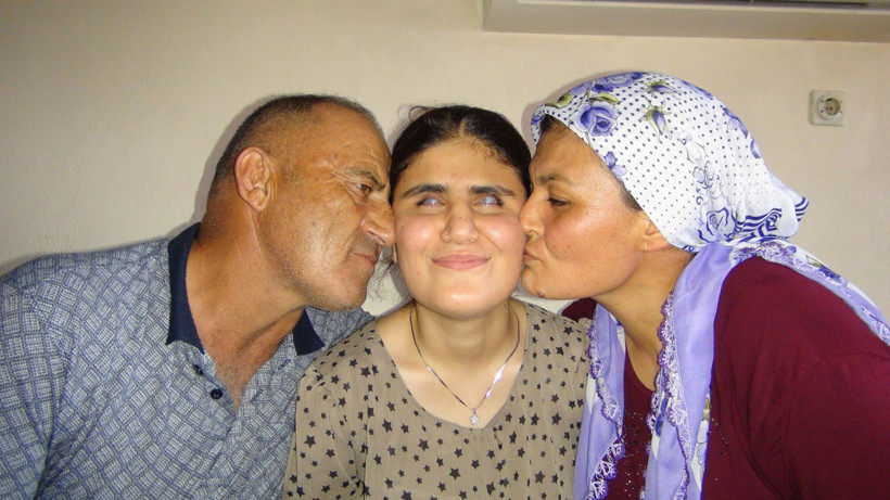 İlkokul mezunu annesi hem öğretmeni hem gözü oldu - Resim : 1