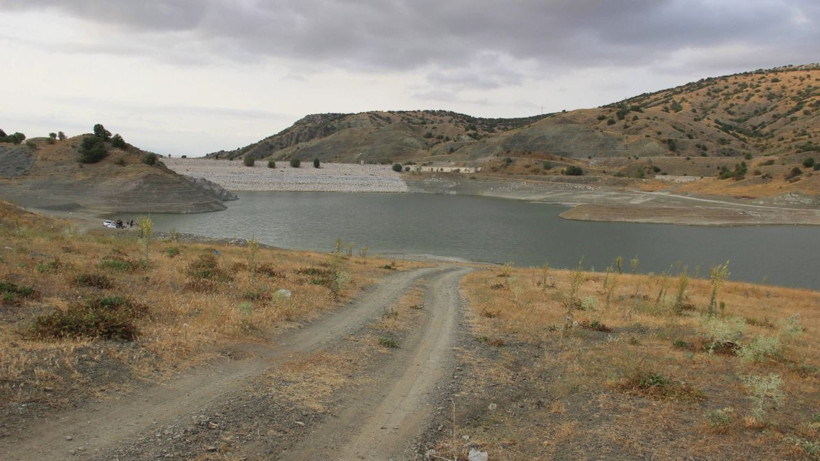 Barajda su bitme noktasına geldi, tepecikler ortaya çıktı - Resim: 6