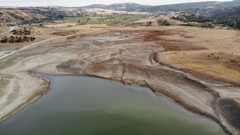 Barajda su bitme noktasına geldi, tepecikler ortaya çıktı - Resim: 2