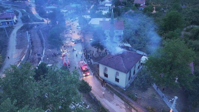 Cami alev alev yandı - Resim: 1