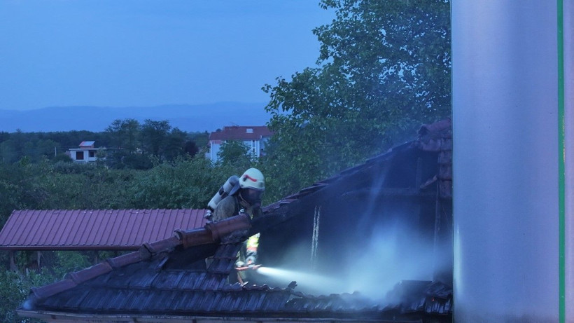 Cami alev alev yandı - Resim: 3