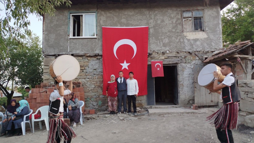 Sosyal medya paylaşımıyla gündem olmuştu: Askere uğurlandı - Resim: 6