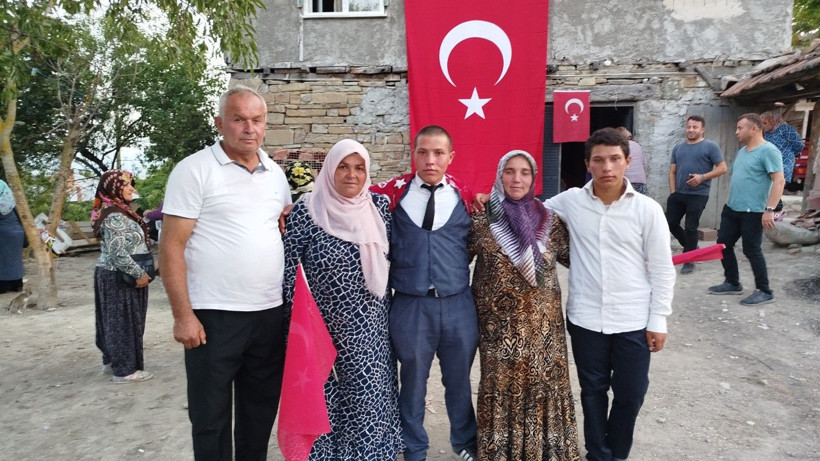 Sosyal medya paylaşımıyla gündem olmuştu: Askere uğurlandı - Resim: 8