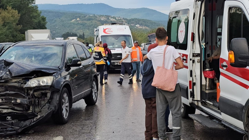TEM'de feci kaza: 10 araç birbirine girdi - Resim: 1