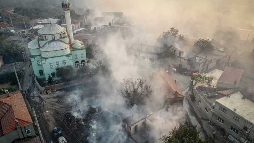 Çanakkale'de büyük yangın: Evler kül oldu - Resim: 14