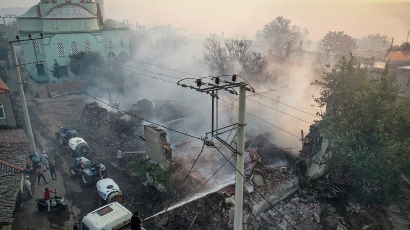 Çanakkale'de büyük yangın: Evler kül oldu - Resim: 15