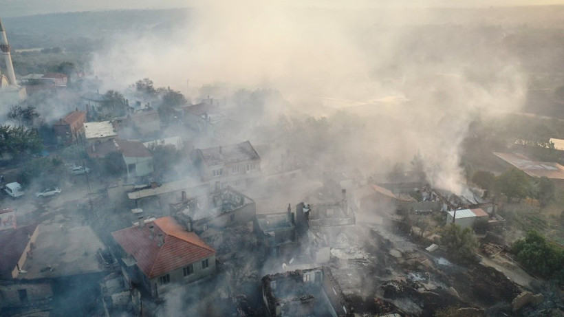 Çanakkale'de büyük yangın: Evler kül oldu - Resim: 17