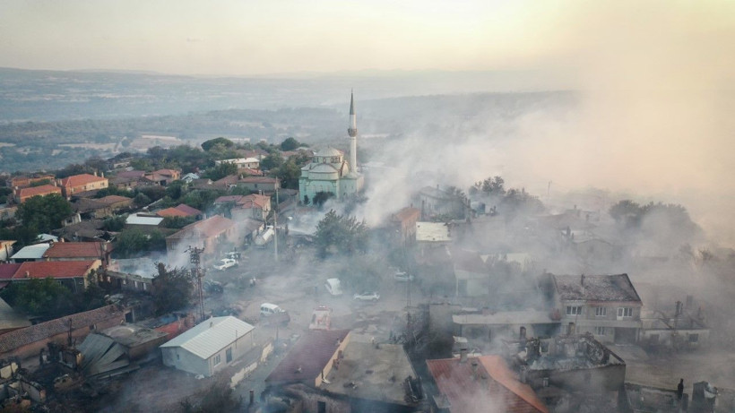 Çanakkale'de büyük yangın: Evler kül oldu - Resim: 18