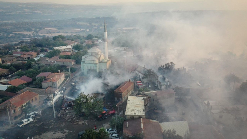 Çanakkale'de büyük yangın: Evler kül oldu - Resim: 22