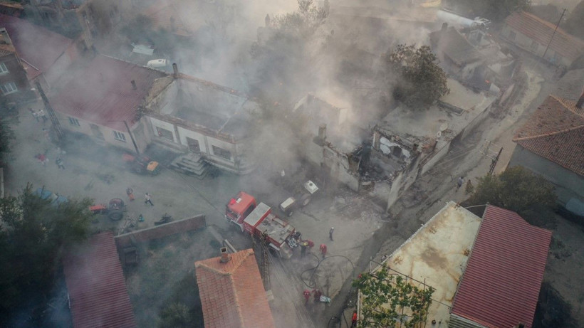 Çanakkale'de büyük yangın: Evler kül oldu - Resim: 24