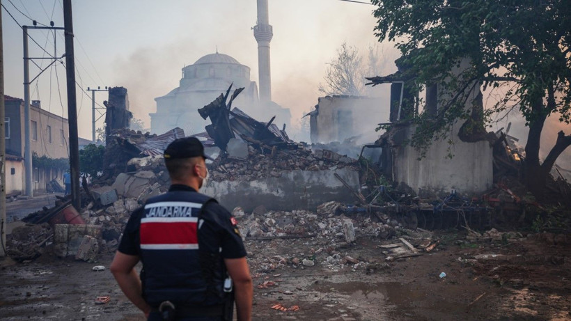 Çanakkale'de büyük yangın: Evler kül oldu - Resim: 1