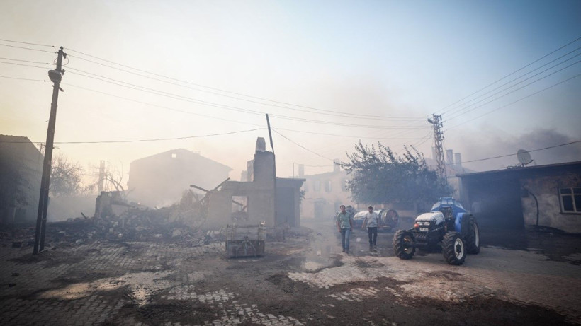 Çanakkale'de büyük yangın: Evler kül oldu - Resim: 6