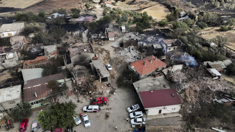 Çanakkale'de yangın söndü, hasar büyük - Resim: 9
