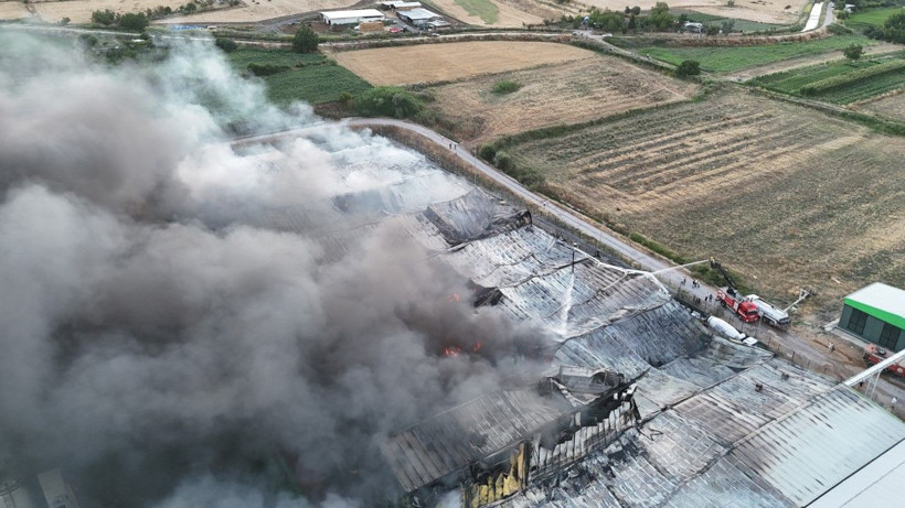 Süt ürünleri fabrikası yandı: 2 ölü - Resim: 1