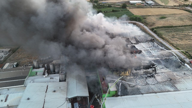 Süt ürünleri fabrikası yandı: 2 ölü - Resim: 3