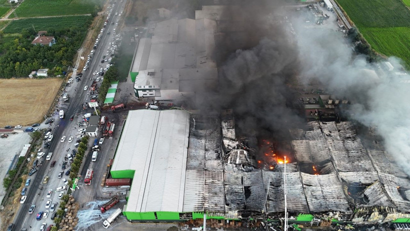 Süt ürünleri fabrikası yandı: 2 ölü - Resim: 6