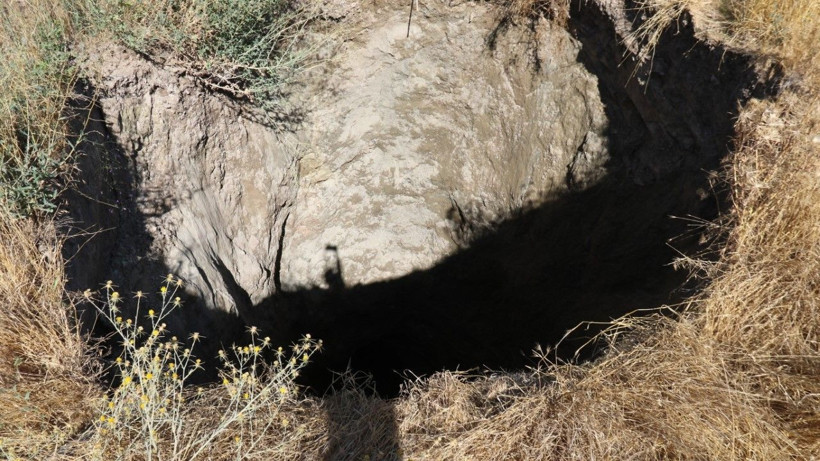 Deprem sonrası obruk oluştu: ‘Çökme sesleri geliyor’ - Resim: 4