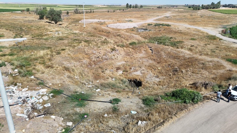 Deprem sonrası obruk oluştu: ‘Çökme sesleri geliyor’ - Resim: 5