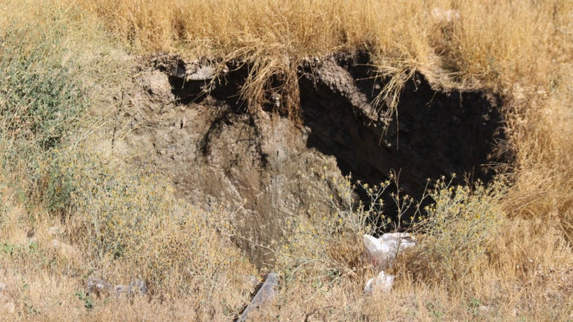Deprem sonrası obruk oluştu: ‘Çökme sesleri geliyor’ - Resim: 6