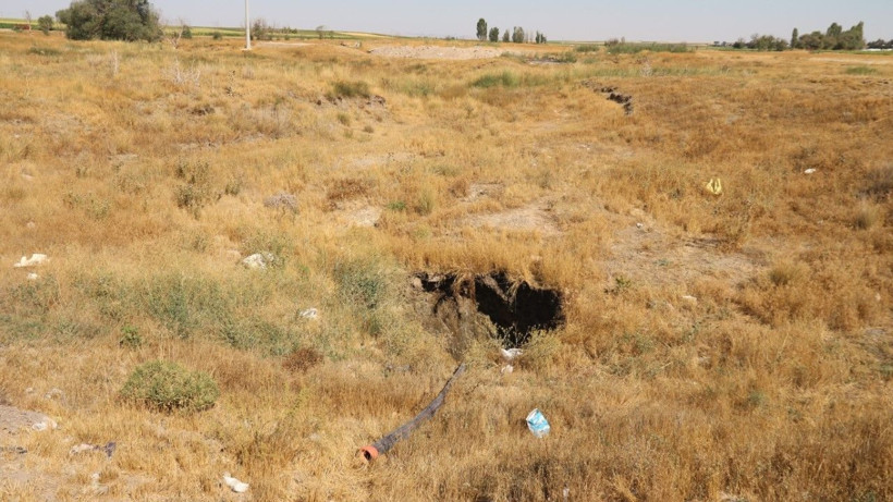 Deprem sonrası obruk oluştu: ‘Çökme sesleri geliyor’ - Resim: 7