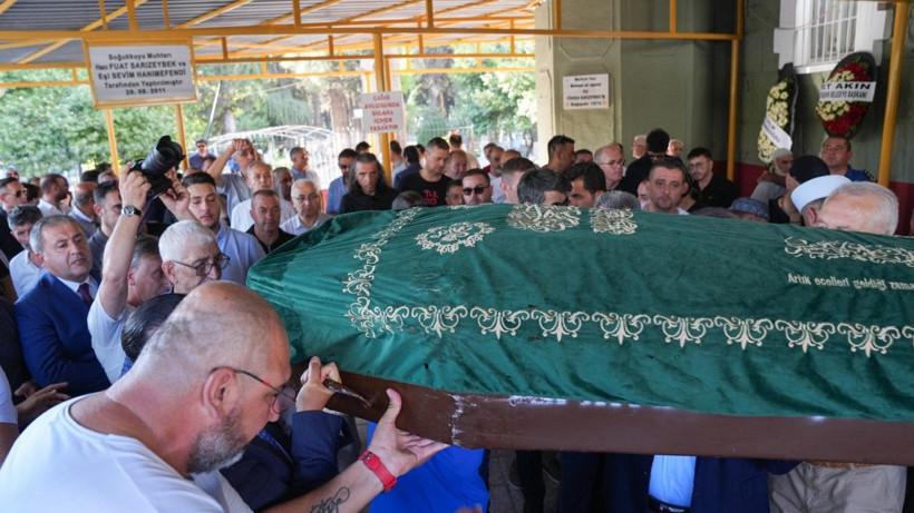 Depremde hayatını kaybeden vatandaş defnedildi - Resim: 1