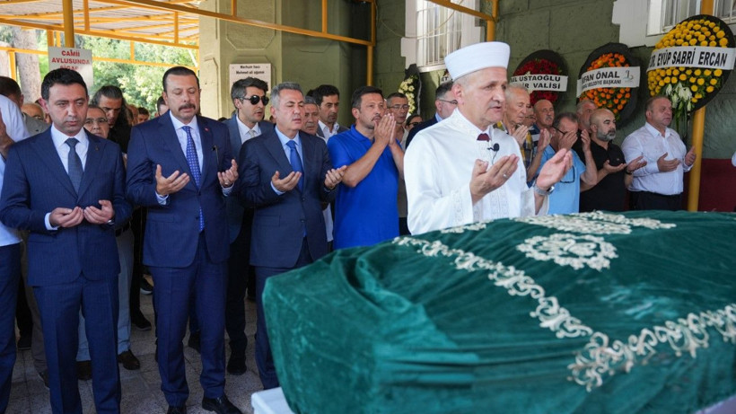 Depremde hayatını kaybeden vatandaş defnedildi - Resim: 2