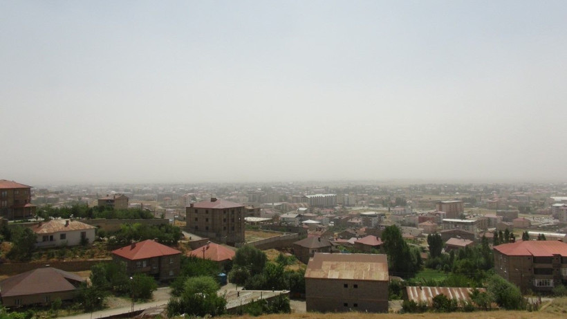 Irak ve Suriye’den geldi, ilçeyi esir aldı - Resim: 3