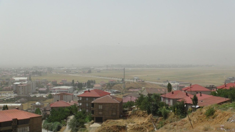 Irak ve Suriye’den geldi, ilçeyi esir aldı - Resim: 5