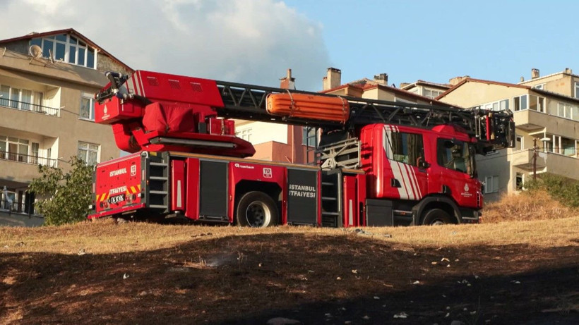 Maltepe’de otluk alanda havai fişek atan kişi yangına sebep oldu - Resim: 2