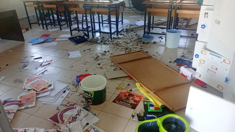 Vandallar iş başında: Okulu tahrip ettiler - Resim: 1